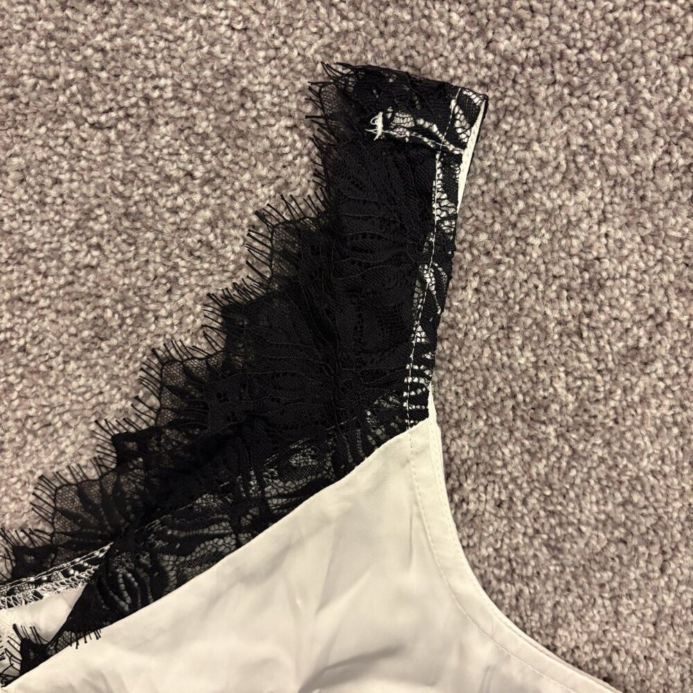 Worthington Women's Sleeveless Tank Top Size M White Black V-Neck NWT $49 - Picture 6 of 15